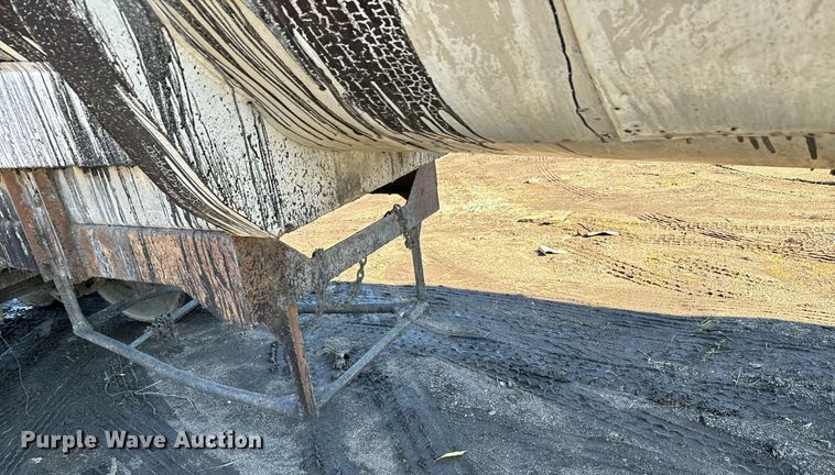 image for item DX3784 1990 Ford U90 semi truck