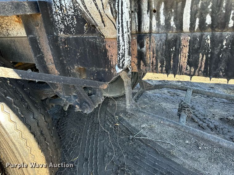 image for item DX3784 1990 Ford U90 semi truck