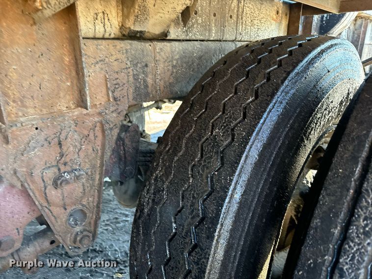 image for item DX3784 1990 Ford U90 semi truck