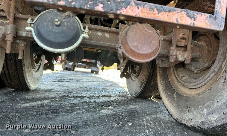 image for item DX3784 1990 Ford U90 semi truck