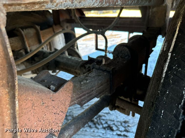 image for item DX3784 1990 Ford U90 semi truck