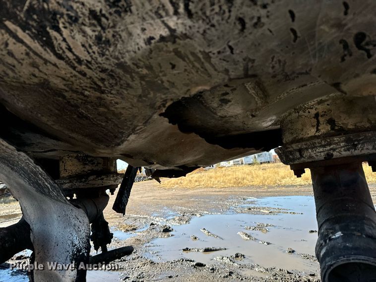 image for item DX3784 1990 Ford U90 semi truck