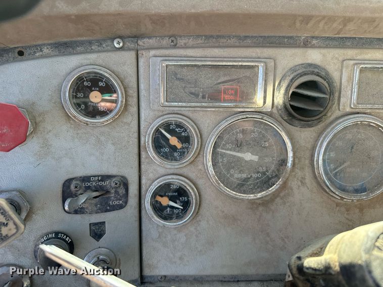 image for item DX3784 1990 Ford U90 semi truck