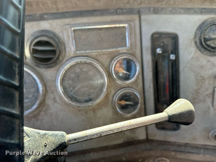 image for item DX3784 1990 Ford U90 semi truck