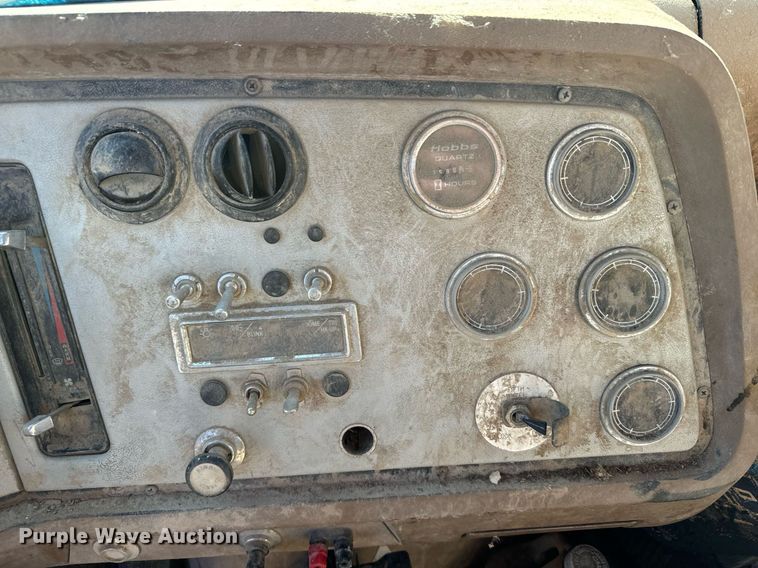 image for item DX3784 1990 Ford U90 semi truck