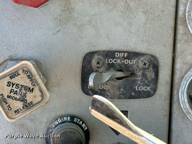 image for item DX3784 1990 Ford U90 semi truck