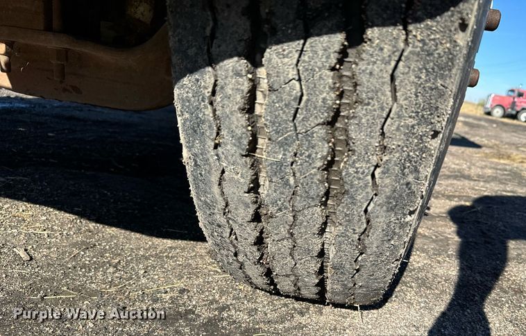 image for item DX3784 1990 Ford U90 semi truck