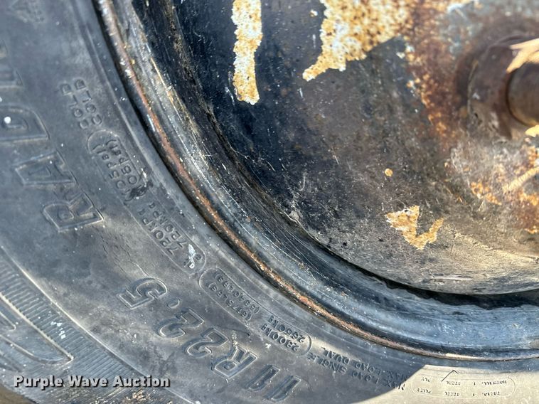 image for item DX3784 1990 Ford U90 semi truck