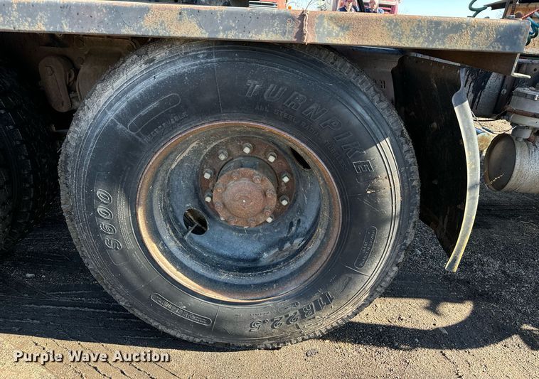 image for item DX3784 1990 Ford U90 semi truck