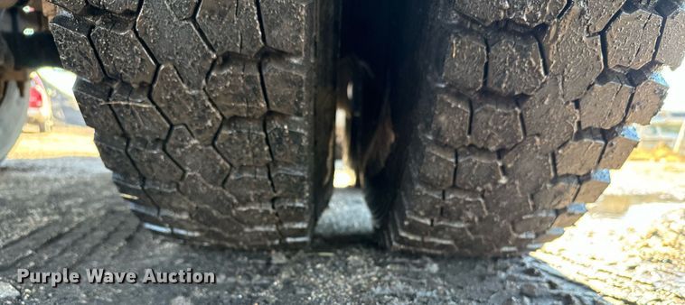 image for item DX3784 1990 Ford U90 semi truck