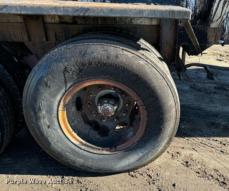 image for item DX3784 1990 Ford U90 semi truck