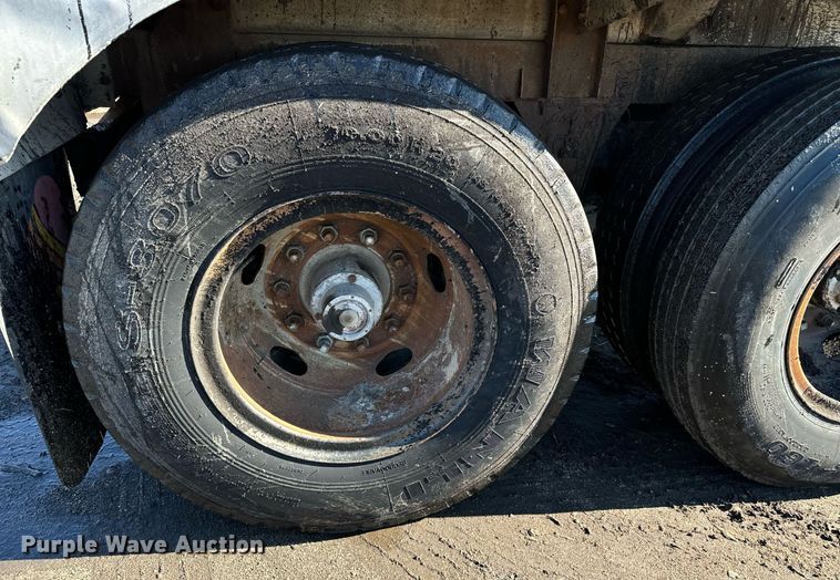 image for item DX3784 1990 Ford U90 semi truck