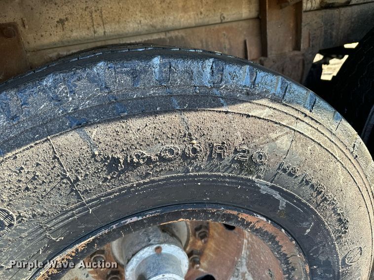 image for item DX3784 1990 Ford U90 semi truck