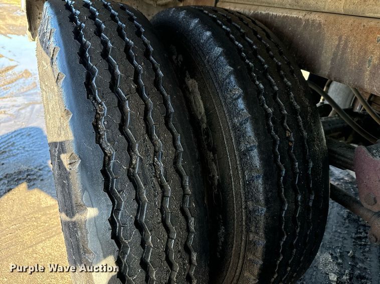 image for item DX3784 1990 Ford U90 semi truck