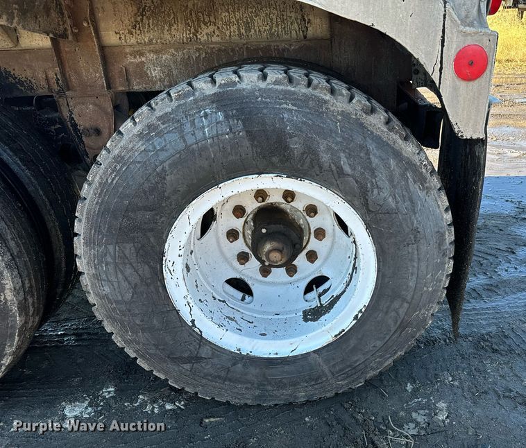 image for item DX3784 1990 Ford U90 semi truck