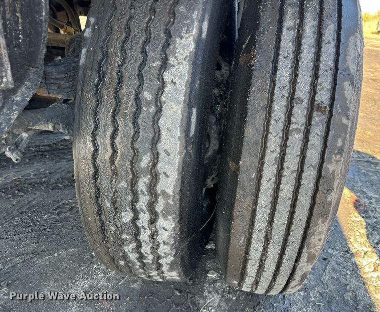 image for item DX3784 1990 Ford U90 semi truck