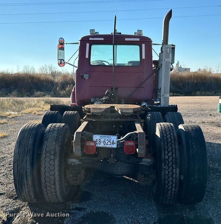 image for item DX3786 1995 Mack RD600 semi truck