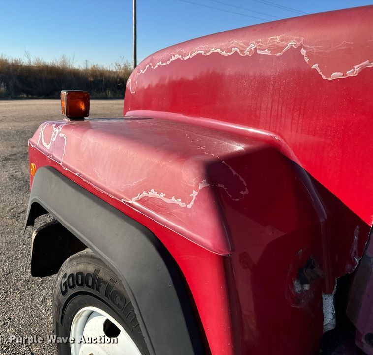 image for item DX3786 1995 Mack RD600 semi truck