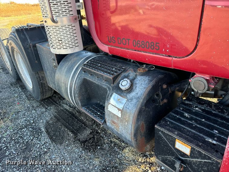 image for item DX3786 1995 Mack RD600 semi truck