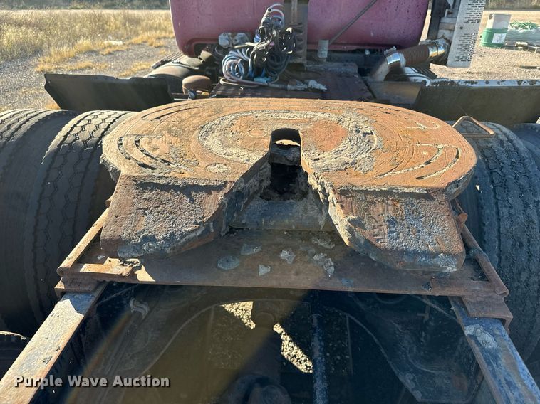 image for item DX3786 1995 Mack RD600 semi truck