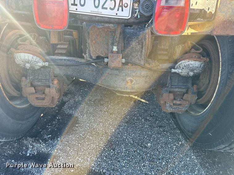 image for item DX3786 1995 Mack RD600 semi truck