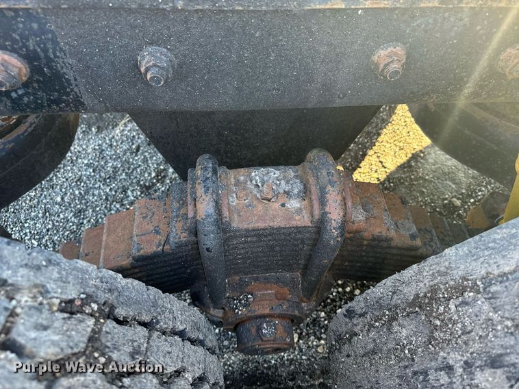 image for item DX3786 1995 Mack RD600 semi truck