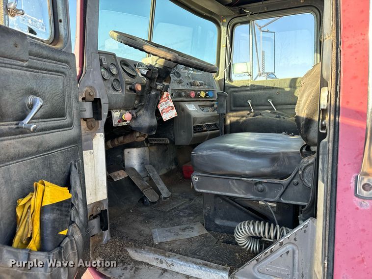 image for item DX3786 1995 Mack RD600 semi truck