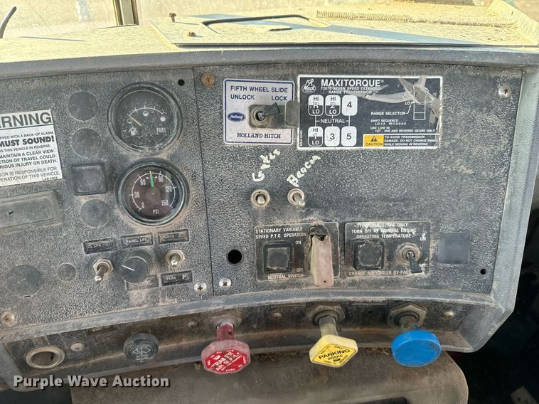 image for item DX3786 1995 Mack RD600 semi truck