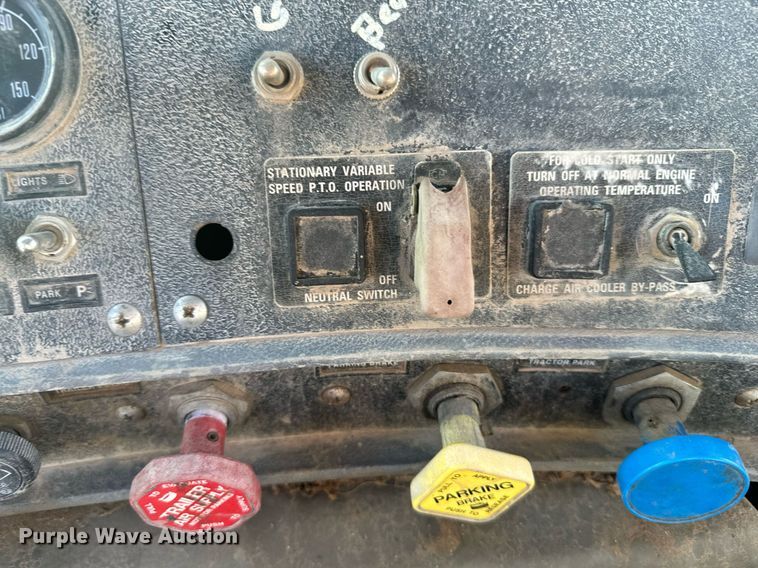 image for item DX3786 1995 Mack RD600 semi truck