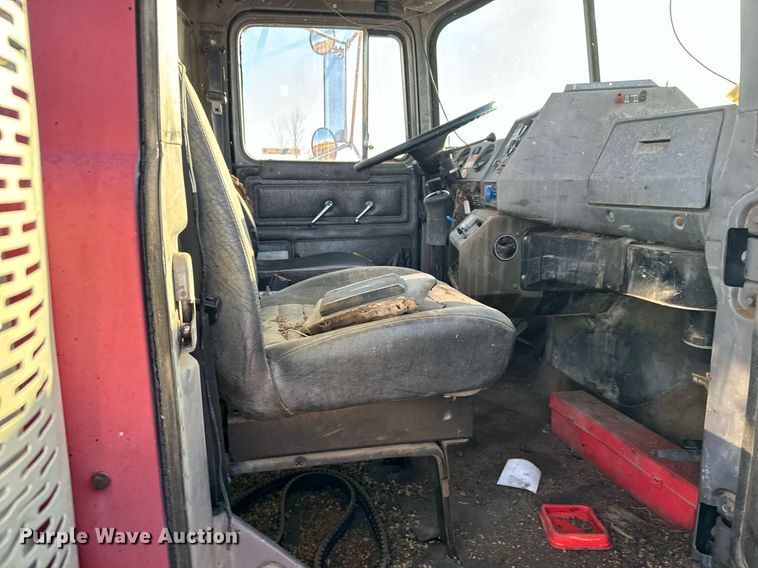 image for item DX3786 1995 Mack RD600 semi truck