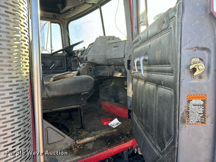 image for item DX3786 1995 Mack RD600 semi truck