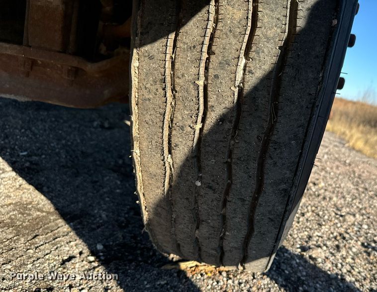 image for item DX3786 1995 Mack RD600 semi truck