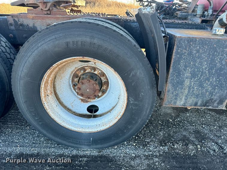 image for item DX3786 1995 Mack RD600 semi truck