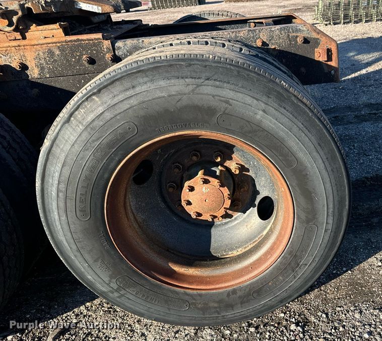 image for item DX3786 1995 Mack RD600 semi truck