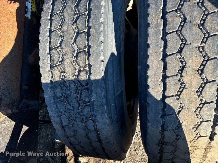 image for item DX3786 1995 Mack RD600 semi truck