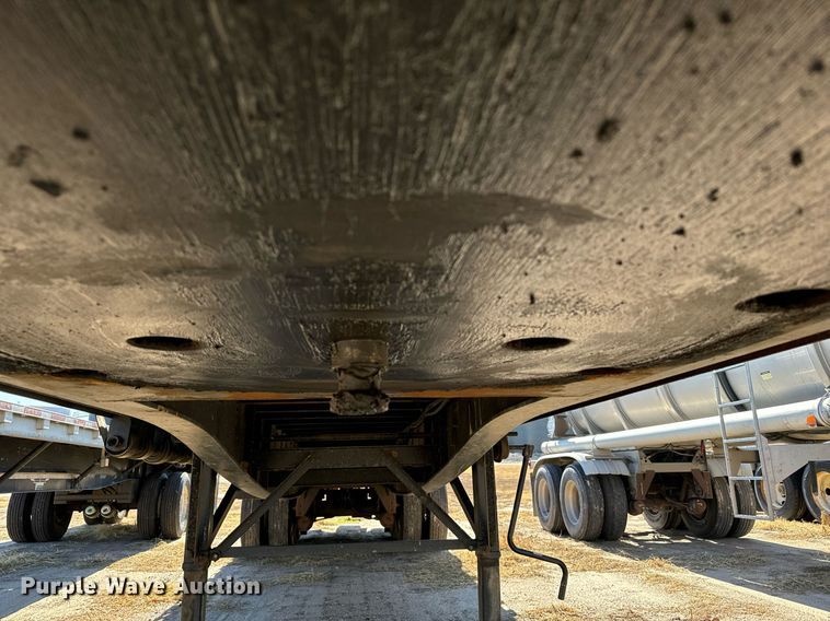 image for item DX3797 2011 Great Dane flatbed trailer