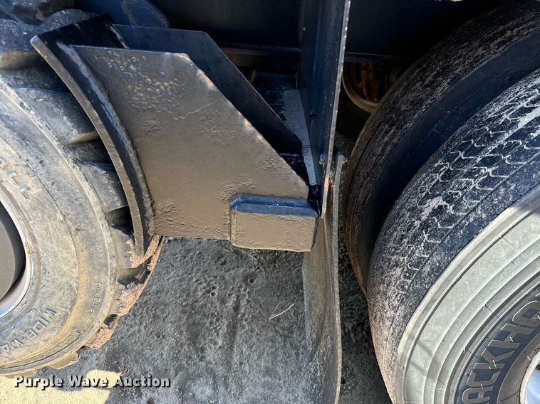 image for item DX3797 2011 Great Dane flatbed trailer