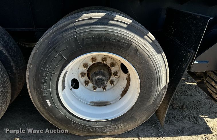 image for item DX3797 2011 Great Dane flatbed trailer