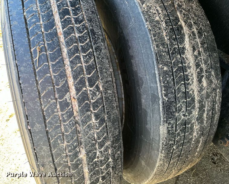 image for item DX3797 2011 Great Dane flatbed trailer