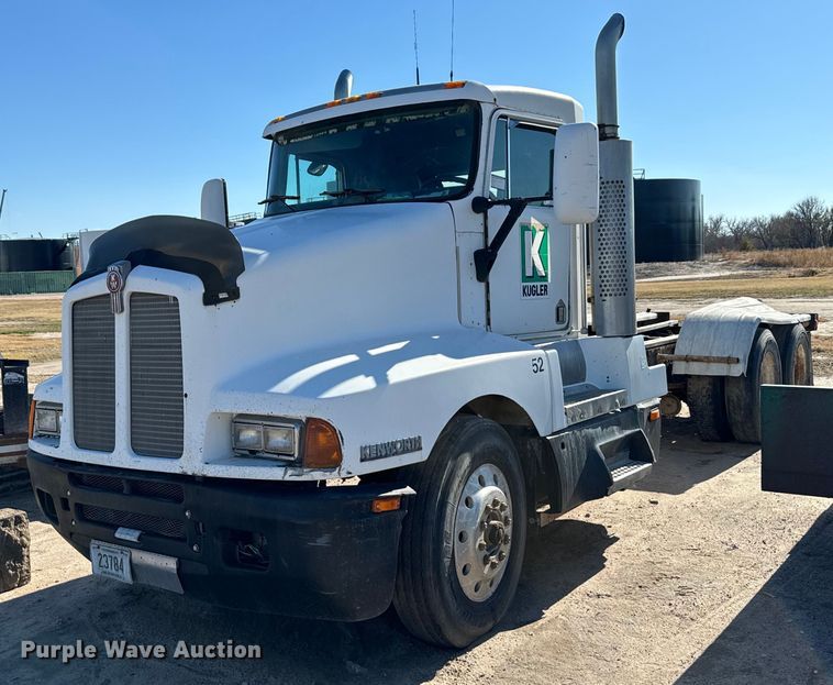 image for item DX3798 1990 Kenworth T600 truck cab and chassis