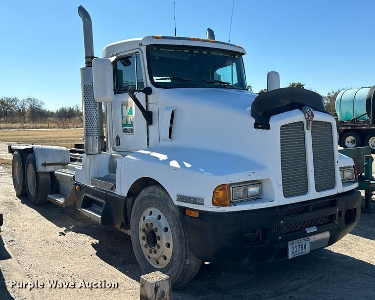 image for item DX3798 1990 Kenworth T600 truck cab and chassis