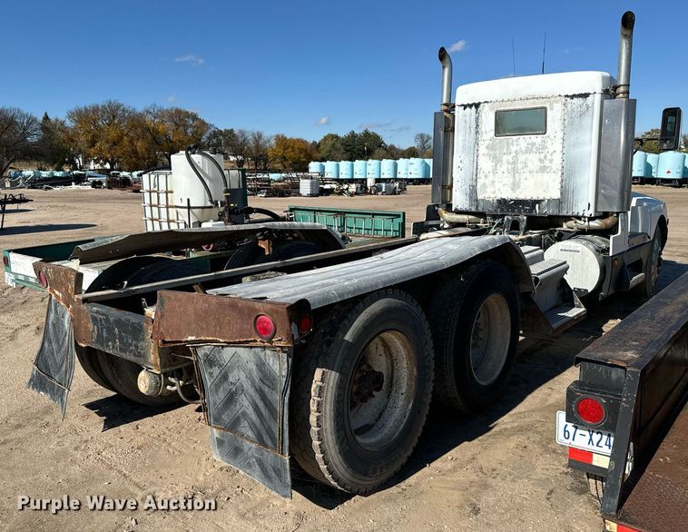 image for item DX3798 1990 Kenworth T600 truck cab and chassis