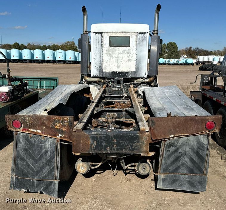 image for item DX3798 1990 Kenworth T600 truck cab and chassis