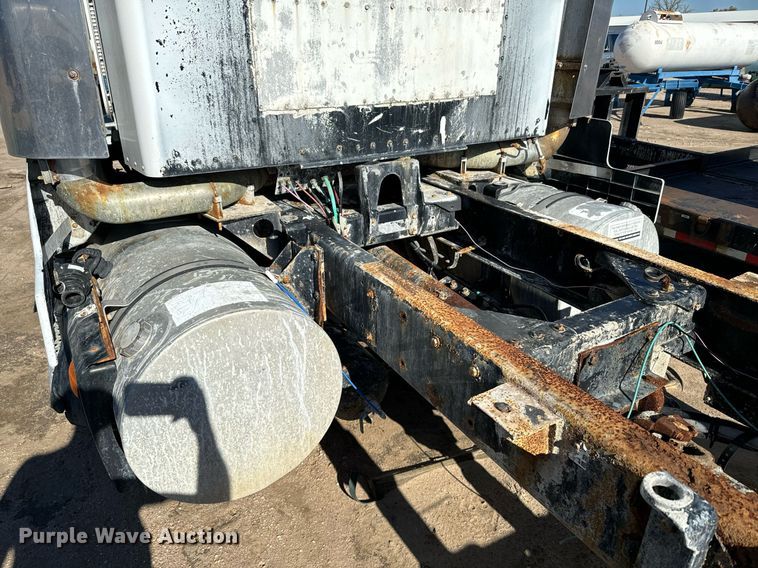 image for item DX3798 1990 Kenworth T600 truck cab and chassis