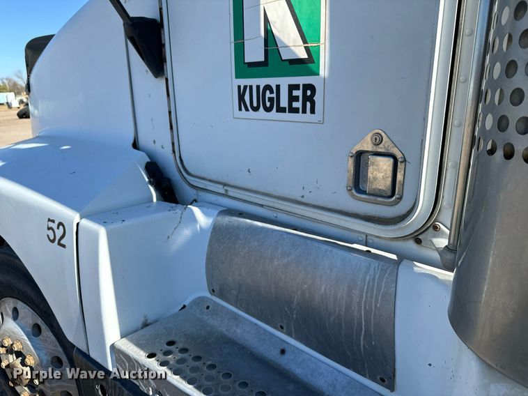 image for item DX3798 1990 Kenworth T600 truck cab and chassis