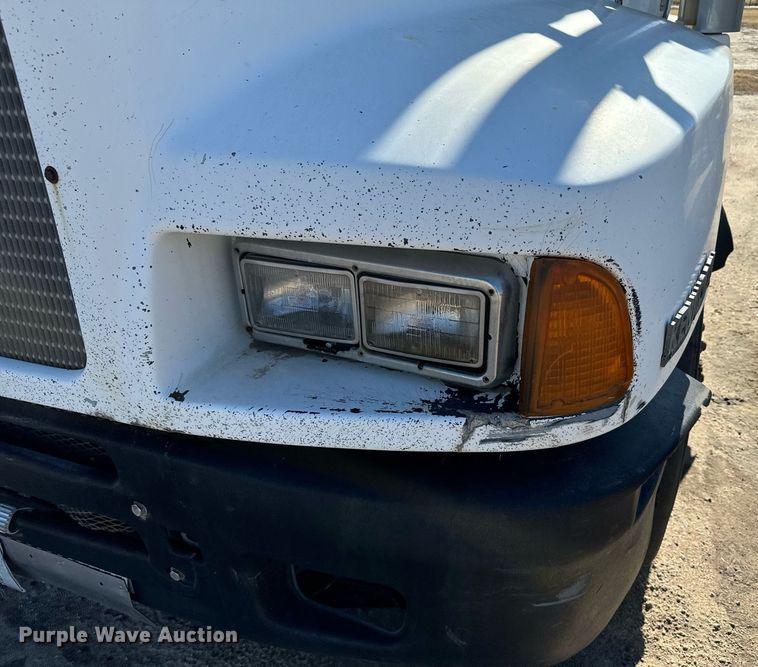 image for item DX3798 1990 Kenworth T600 truck cab and chassis