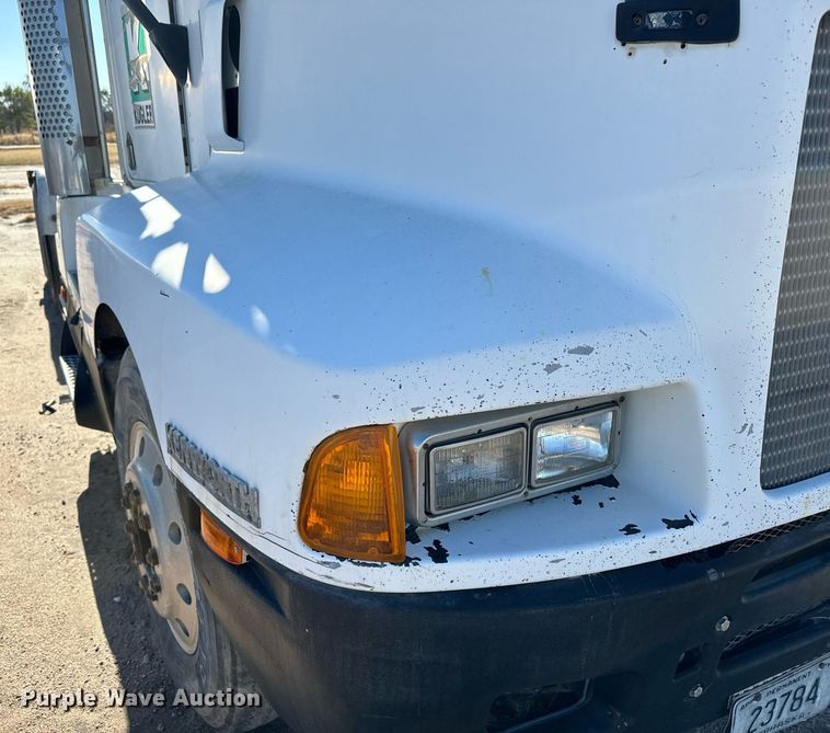 image for item DX3798 1990 Kenworth T600 truck cab and chassis