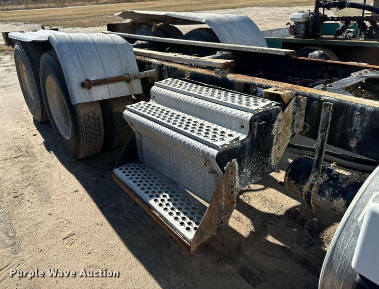 image for item DX3798 1990 Kenworth T600 truck cab and chassis