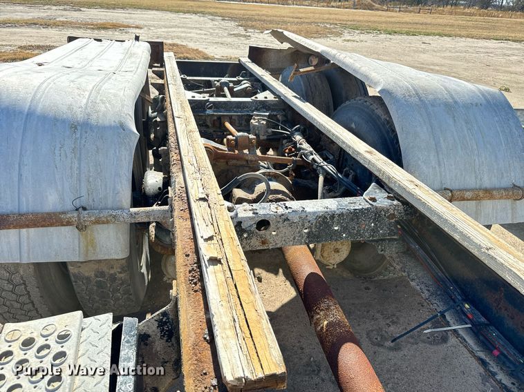 image for item DX3798 1990 Kenworth T600 truck cab and chassis