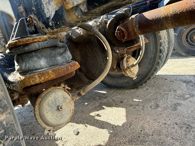 image for item DX3798 1990 Kenworth T600 truck cab and chassis